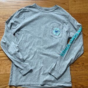 Vineyard vines Long Sleeve Shirt with Blue Logo. Men size small